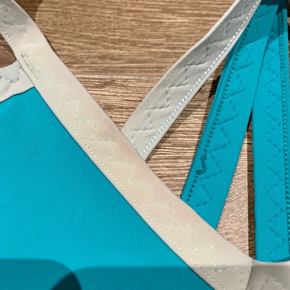 Lululemon Sports Bra/Swim Suit Top Size 4 - Picture 6 of 7